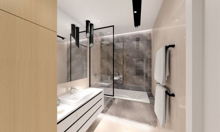 W łazience z wanną, udało się umieścić dużą szafę na ręczniki i kosmetyki oraz szeroki blat i zestaw szuflad.  