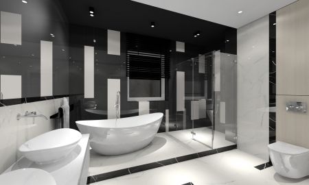 Duża wanna wolno - stojąca w przestronnej łazience.