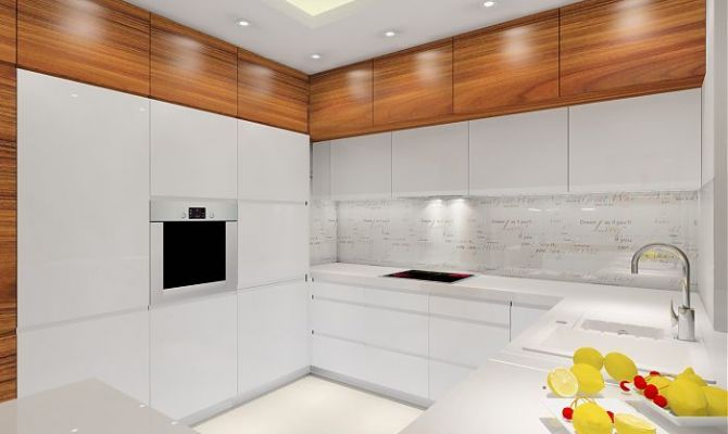 Projekt przytulnego apartamentu z dodatkiem naturalnego kamienia oraz szklaną przesłoną oddzielającą salon od holu. Na filarze dekoracyjny 