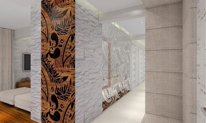 Projekt przytulnego apartamentu z dodatkiem naturalnego kamienia oraz szklaną przesłoną oddzielającą salon od holu. Na filarze dekoracyjny 