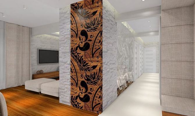 Projekt przytulnego apartamentu z dodatkiem naturalnego kamienia oraz szklaną przesłoną oddzielającą salon od holu. Na filarze dekoracyjny 